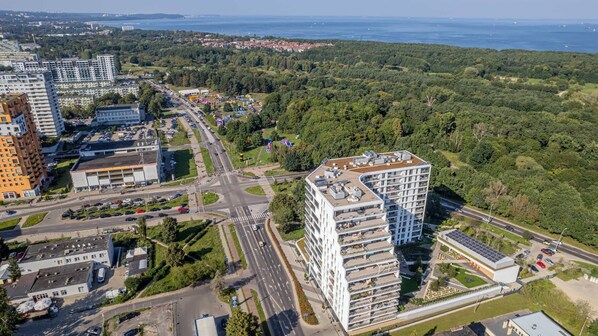 Unclassified image, 1 of 28, button