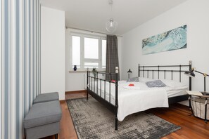 2 chambres, fer et planche à repasser, Wi-Fi, draps fournis