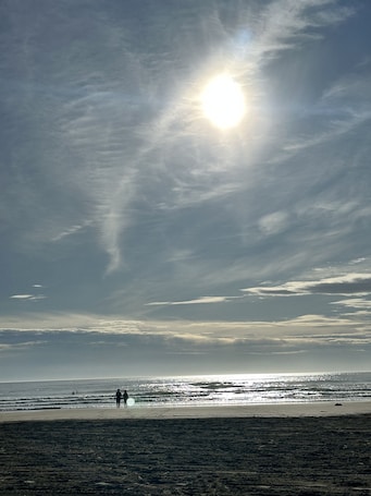 Beach. Whare Puna @ Piri's Pa