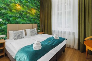 Decoración personalizada, muebles diferentes y escritorio 