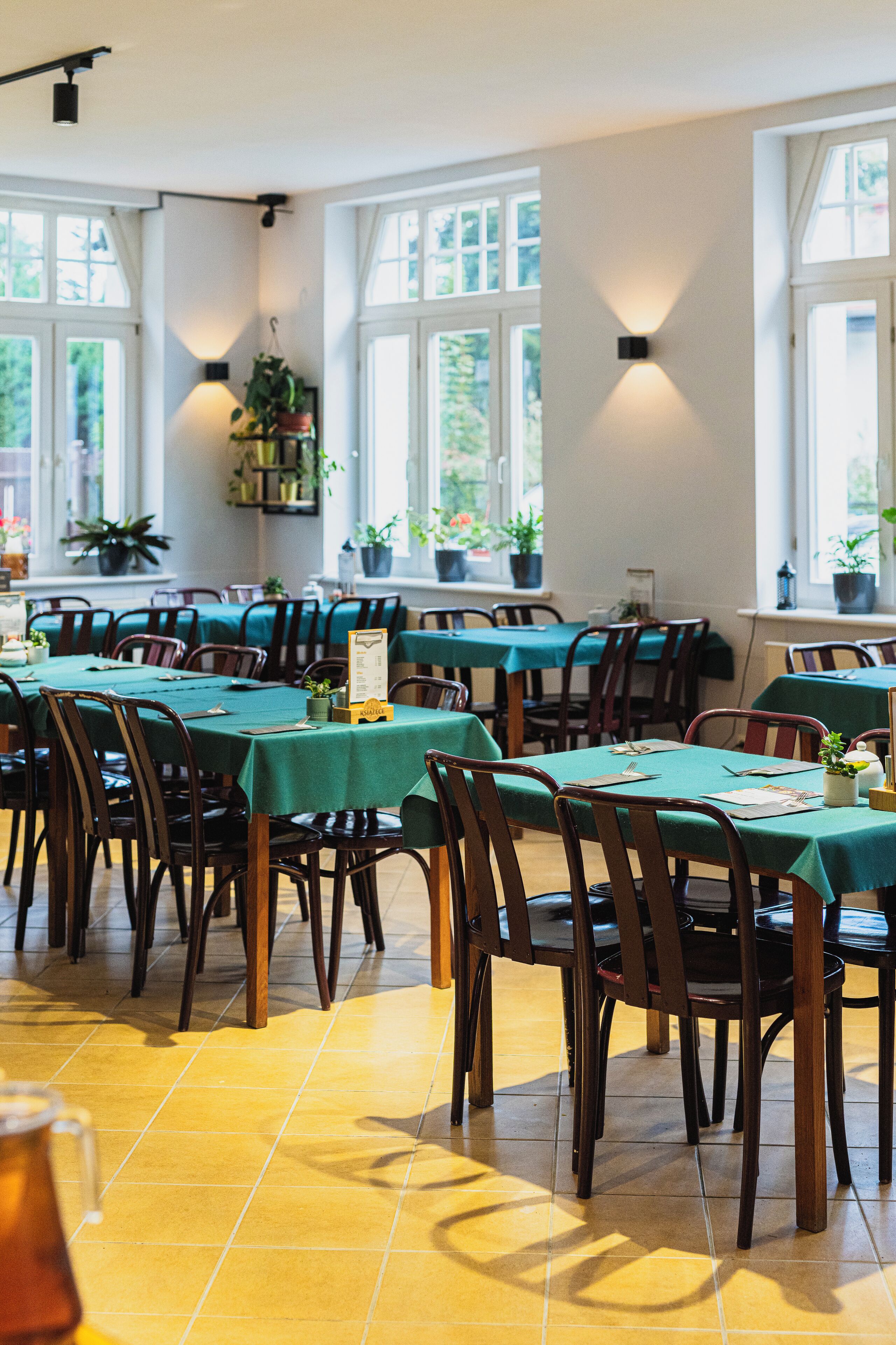 Daily continental breakfast (PLN 50 per person)