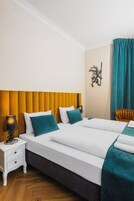 华丽双人房, 1 张大床, 山景 | 特色装修、特色家居、办公桌、笔记本电脑工作区