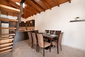 Classic Double Room | In-room dining - MTC-NS Apartments by the Airport (Markopoulo Mesogaias)