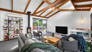 TV, books - Soulhaven - Dreamy Retreat (Anglesea)