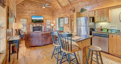 Sugar Mountain Sugar Shack - Mountain Cabin, Gas Logs, Outdoor Space