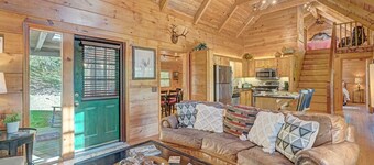 Sugar Mountain Sugar Shack - Mountain Cabin, Gas Logs, Outdoor Space