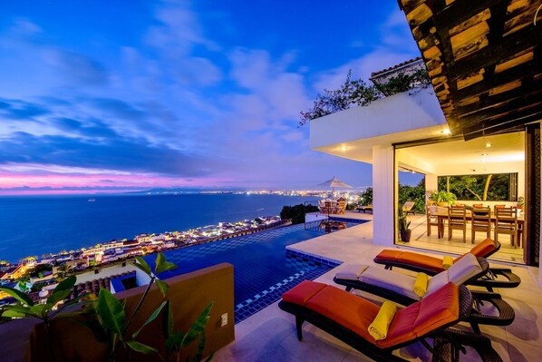 Outdoor dining - Villa in Puerto Vallarta center with views and pool for twelve guests (Puerto Vallarta)