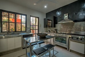 Private kitchen - Villa in Puerto Vallarta center with views and pool for twelve guests (Puerto Vallarta)