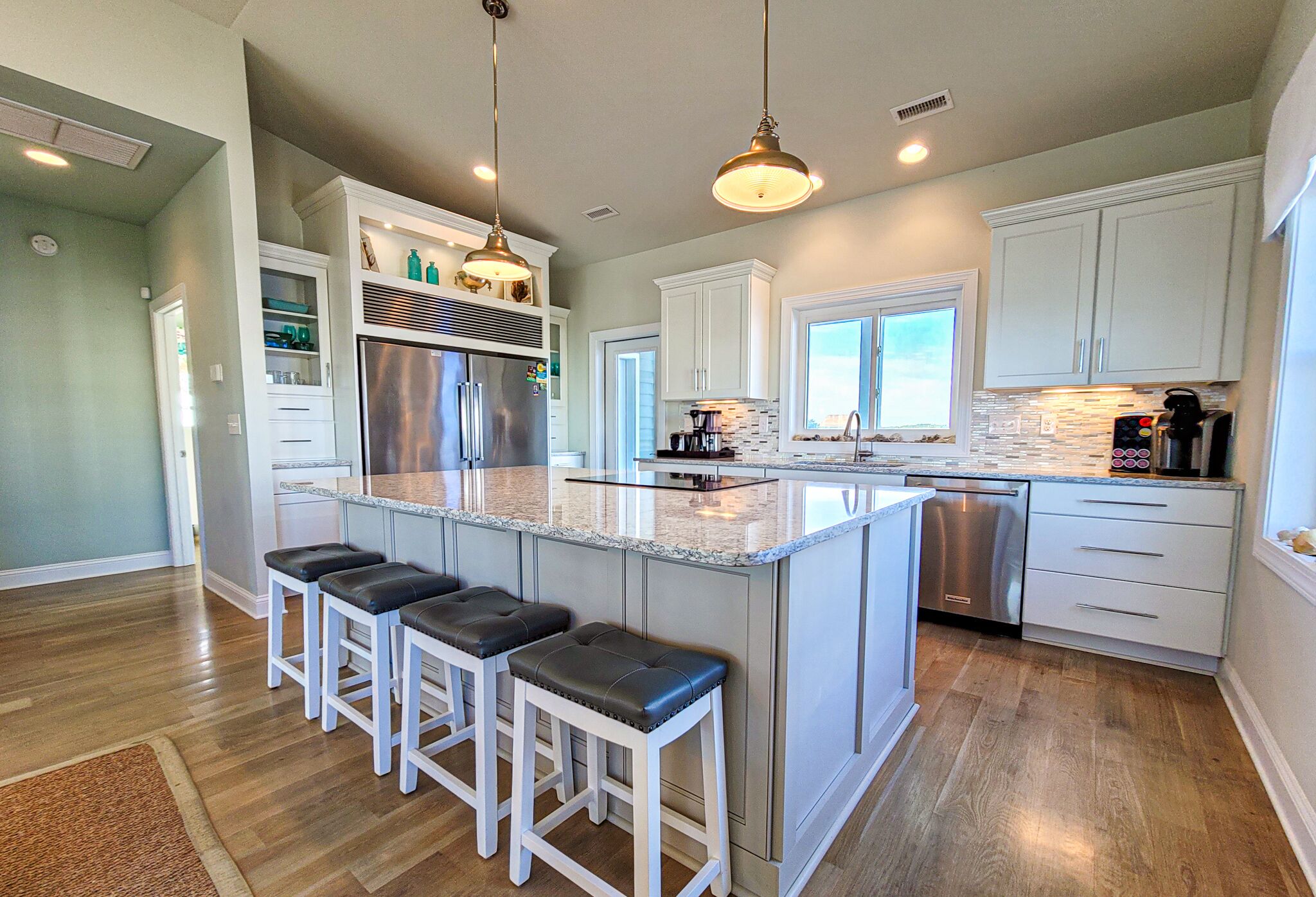 Refrigerador, microondas, parrilla de estufa y lavavajillas 