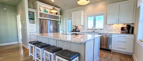 Refrigerador, microondas, parrilla de estufa y lavavajillas