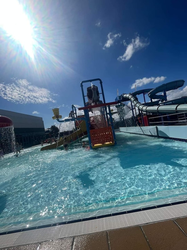 House | Pool