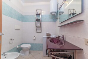 Standard Apartment, Multiple Bedrooms (Bilocale Via Rossini Few Min From The) | Bathroom | Shower, bidet, towels, soap