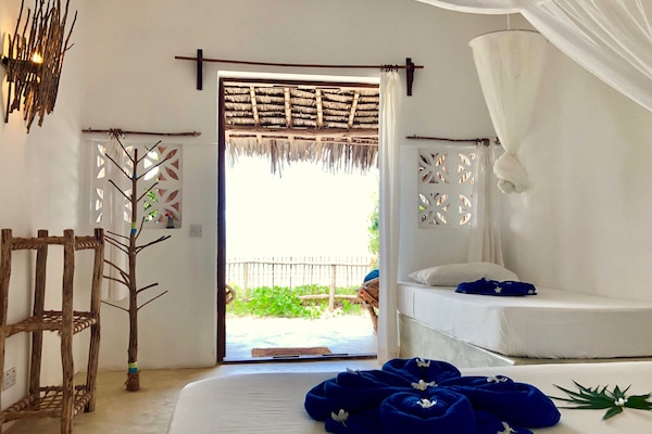 Signature Room | In-room safe, free WiFi, bed sheets