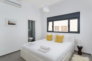 2 bedrooms, free WiFi, bed sheets - MAMAD New Bright 2BR with Balcony near Beach by FeelHome (Tel Aviv - Jaffa)