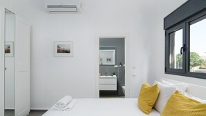 Room - MAMAD 2BR Balcony by Beach & Market | FeelHome (Tel Aviv - Jaffa)
