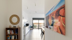 Interior - MAMAD 2BR Balcony by Beach & Market | FeelHome (Tel Aviv - Jaffa)