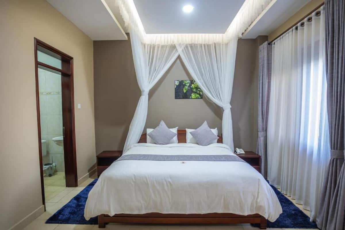 Deluxe Double Room | Individually decorated, individually furnished, desk, laptop workspace