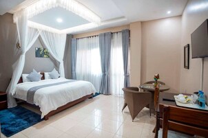 Decoración personalizada, muebles diferentes y escritorio