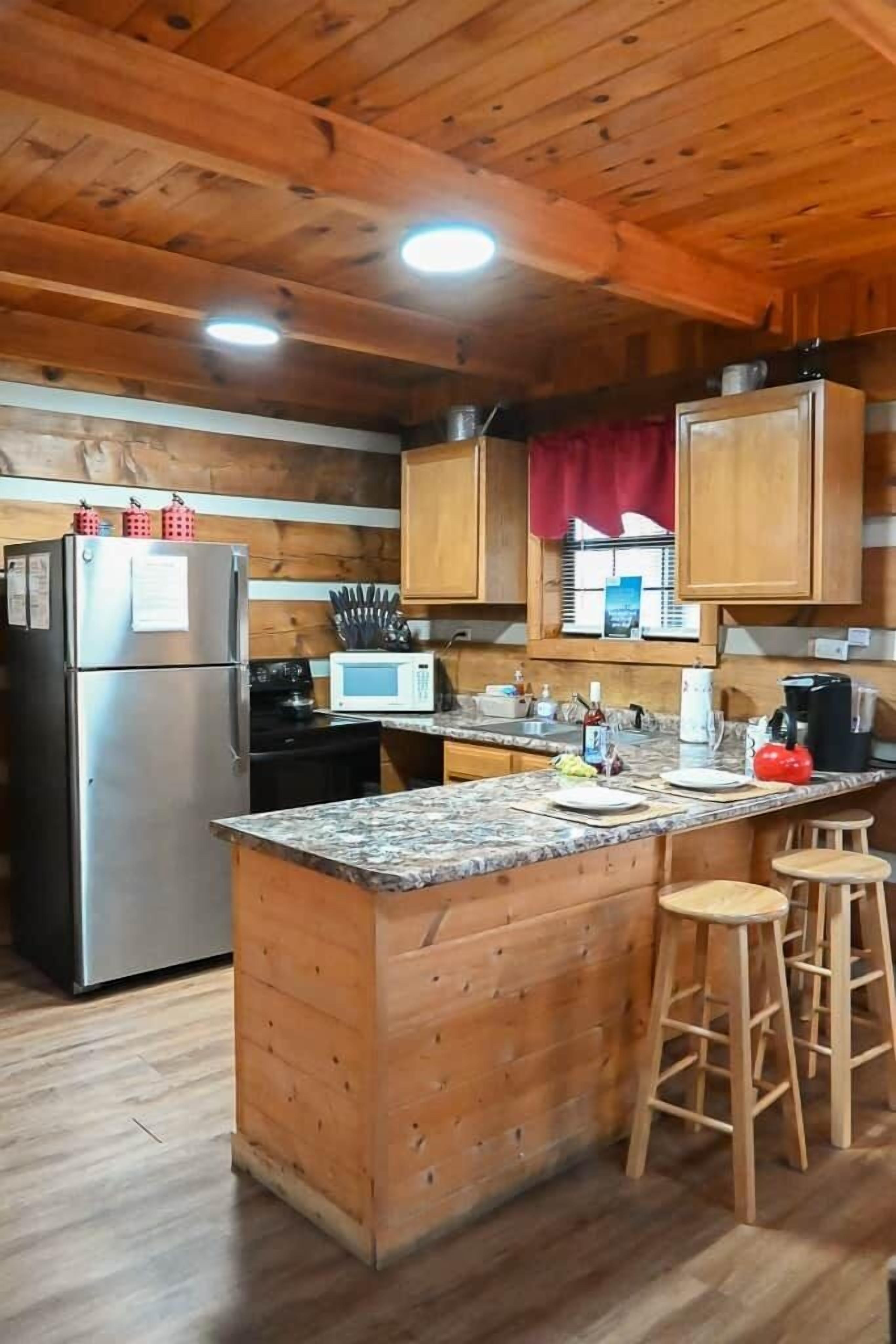 冷蔵庫、電子レンジ、オーブン、コンロ