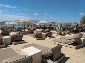Chaise longue, serviettes de plage