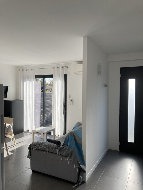 TV - VILLA T3 45 m2 MODERN IN QUIET AREA NEAR THE SEA (Torreilles)