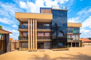 Exterior - Governors Hotel (Mukono)