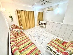 TV - Cozy condo - stone throw away from the beach ! (Holetown)