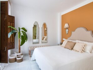 2 slaapkamers, een strijkplank/strijkijzer, internet, beddengoed