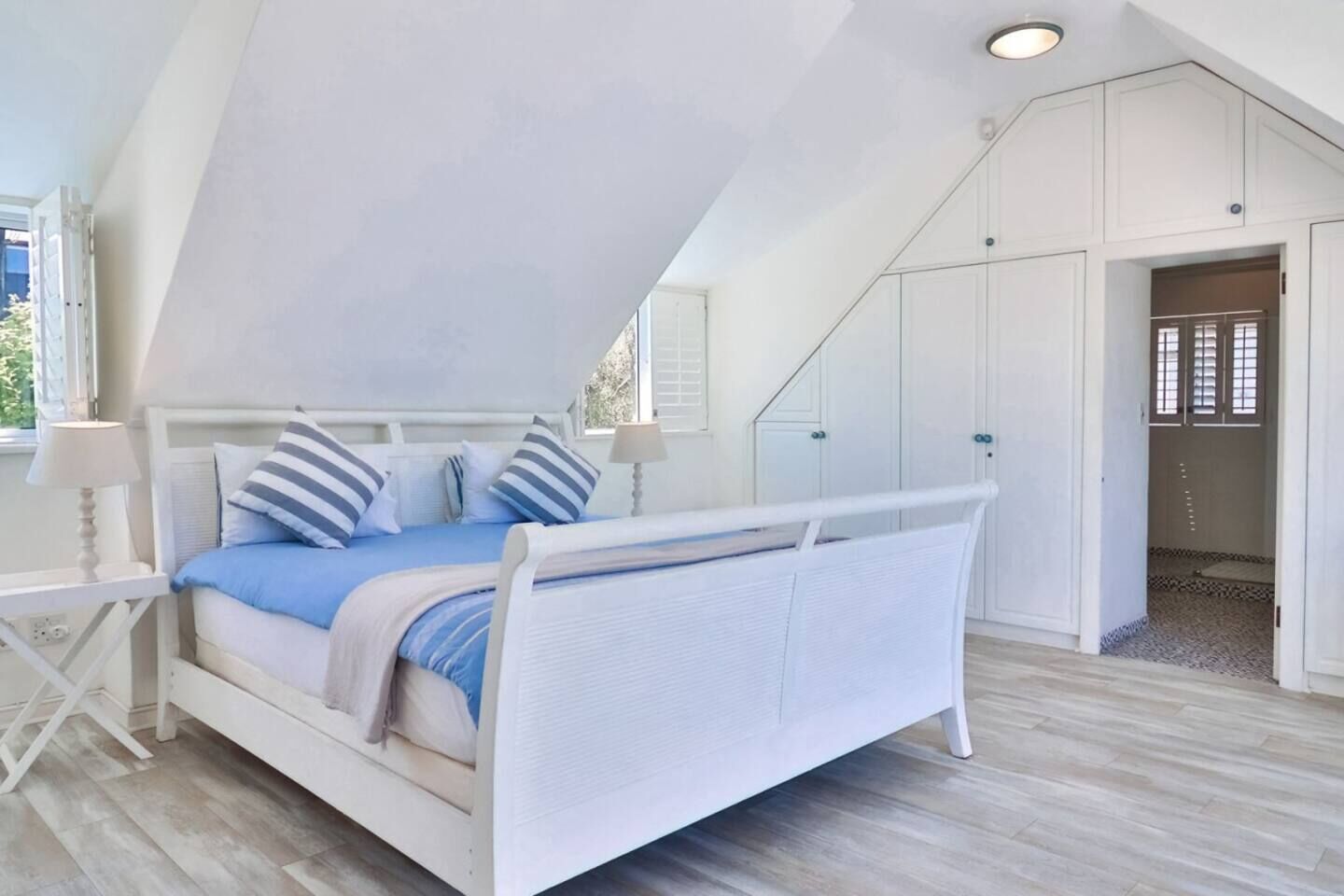 4 bedrooms, in-room safe, desk, iron/ironing board