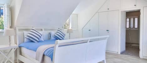4 bedrooms, in-room safe, desk, iron/ironing board