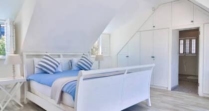 Balencay - Near cliff paths | Sparkling Pool