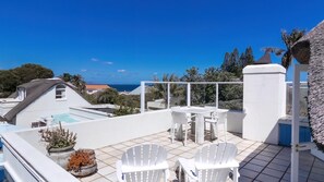Outdoor dining - Balencay - Near cliff paths | Sparkling Pool (Hermanus)