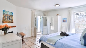 4 chambres, coffres-forts dans les chambres, bureau