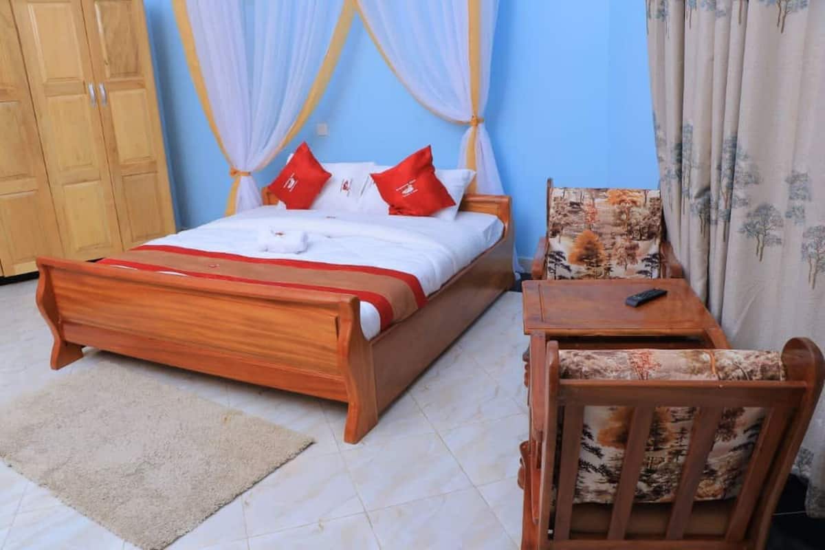 1 bedroom, premium bedding, memory foam beds, desk