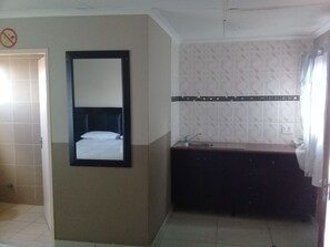 3 bedrooms, WiFi - Strategic Location,15mindrive to ORTambo airport, the park town and the City Zoo (Johannesburg)
