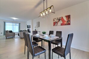 Premium-Maisonette, 3 Schlafzimmer | Esszimmer
