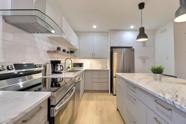 Premium Duplex, 3 Bedrooms | Private kitchen | Fridge, microwave, oven, stovetop - GLOBALSTAY. New 3 Bedroom House in a Quiet Area (Moncton)