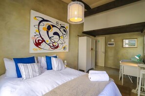 4 bedrooms, desk, iron/ironing board, free WiFi