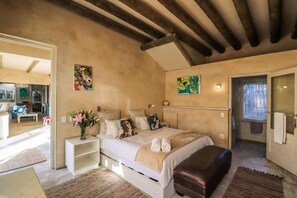 4 bedrooms, desk, iron/ironing board, free WiFi