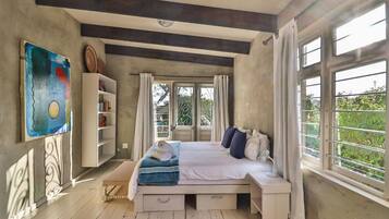 4 bedrooms, desk, iron/ironing board, free WiFi