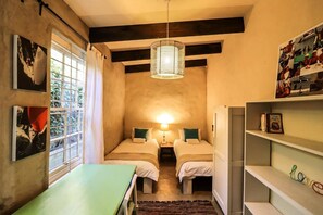 4 bedrooms, desk, iron/ironing board, WiFi (free) - The Ocean Villa | Mediterranean-Style Beachfront Escape | Pool | Spectacular. (Sandbaai)