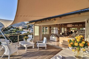 Outdoor dining - The Ocean Villa | Mediterranean-Style Beachfront Escape | Pool | Spectacular. (Sandbaai)
