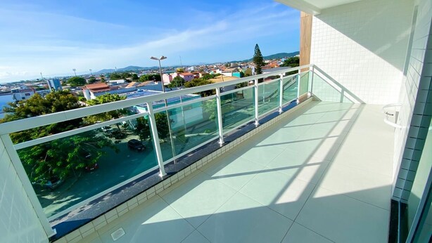 Family Apartment | Lanai - Apartamento Arejado com Localização Estratégica e Varandão - 203 (Cabo Frio)