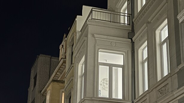 A multi-story building with classical architecture, featuring arched windows and decorative moldings. - Schwan 6 - City center - 50m² - 2-room, KDB (Düren)