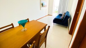 Family Apartment | Living area - Apartamento para Estadia Especial com Vista Incrivel e Pôr do Sol-  302 (Cabo Frio)