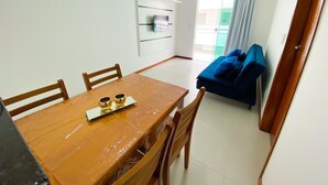 Family Apartment | Living area | 32-inch Smart TV with digital channels, TV - Apartamento Novinho com Facil Acesso as Praias de Cabo Frio -  310 (Cabo Frio)