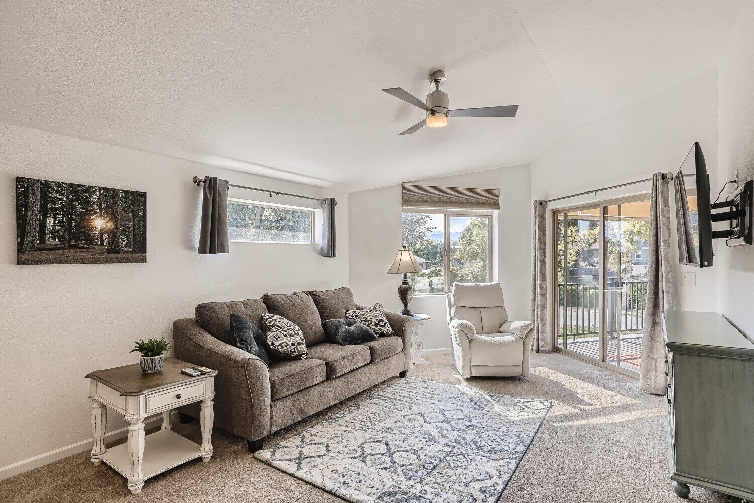 Cozy Lakewood Carriage House