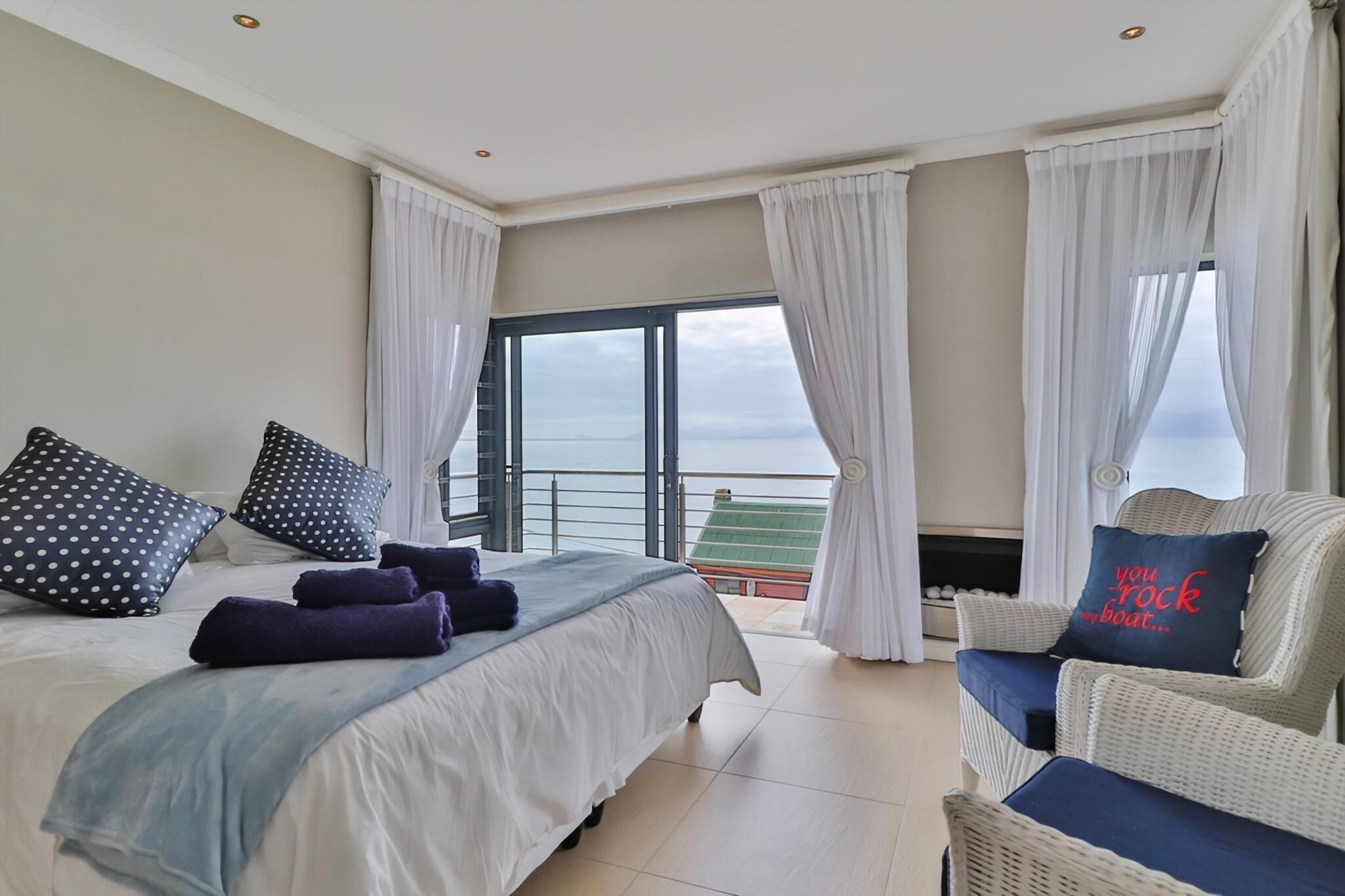 4 bedrooms, desk, iron/ironing board, free WiFi