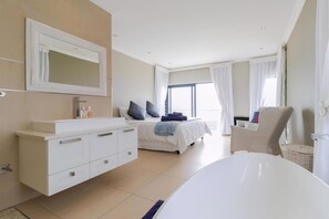 4 bedrooms, desk, iron/ironing board, free WiFi