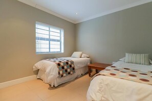 4 chambres, bureau, fer et planche à repasser, Wi-Fi gratuit
